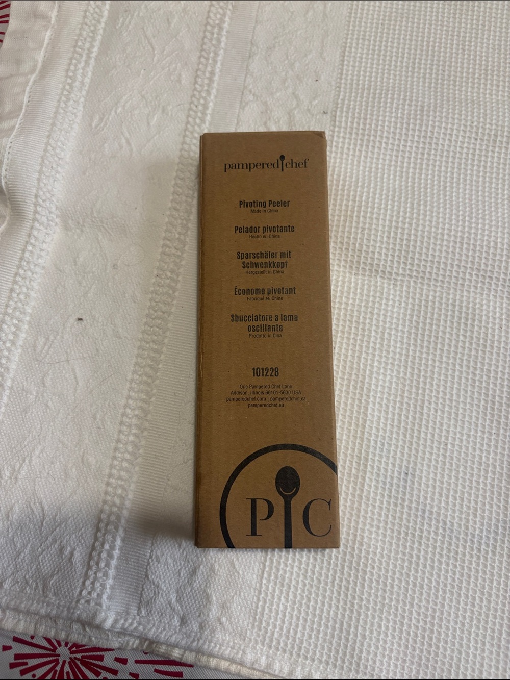 PAMPERED CHEF PIVOTING PEELER NEW
